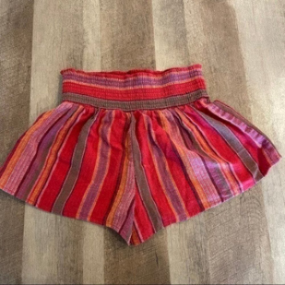 Forever 21 Stripe Shorts with puckered waist red - Picture 3 of 3